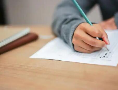 GPA不高沒(méi)實(shí)習，還要備戰雅思？這份時(shí)間規劃直接照搬準備！